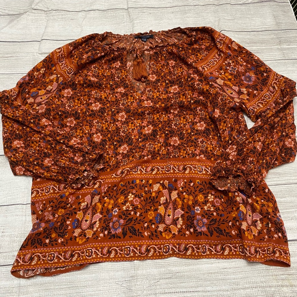 American Eagle Women's Blouse Size Large Red Floral Long Sleeve V-Neck Tie